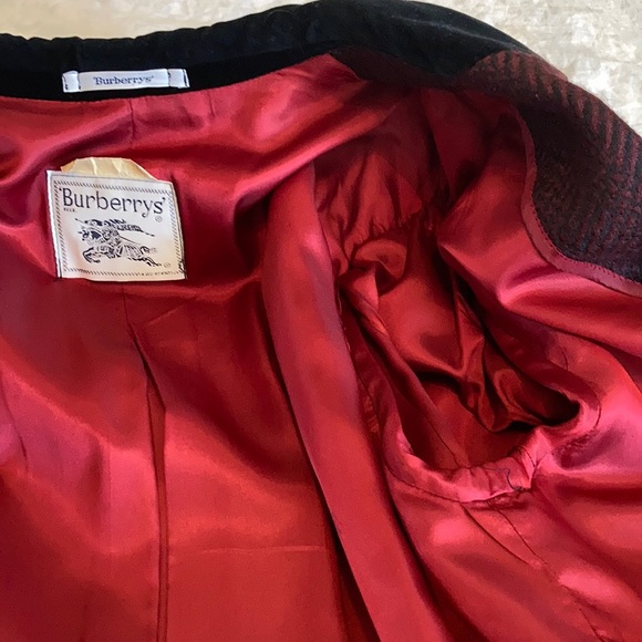 Burberry!! Vintage!! Burgundy and Black print. - Picture 11 of 15